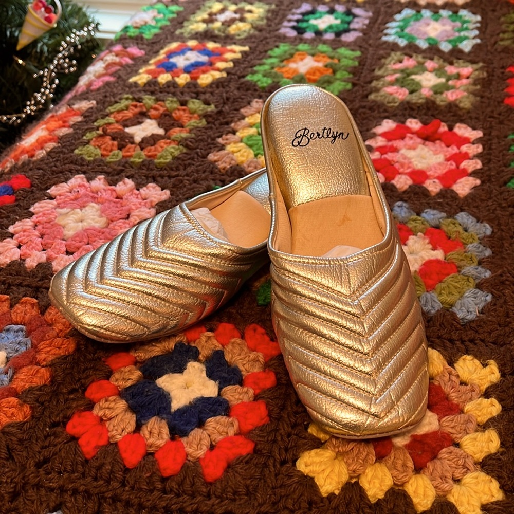 NOS. Vintage 70’s Women’s Slippers! 7-7.5